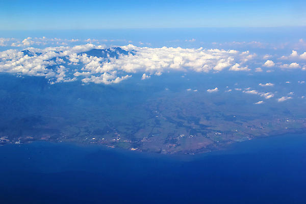 포토 JPG 해외이미지 구름 백그라운드 자연 하늘 사람없음 파란색 우주 자유 흰색 정상 천국 넘어짐 수평선 해외202004 해외포토 자연요소 컬러 컨셉 모션 생태계 파일형식 이미지허브