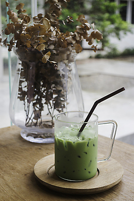 포토 JPG 해외이미지 실내 사람없음 녹차 녹차라떼 라떼 말차 해외202004 말차라떼 해외포토 커피 내부 차_음료 파일형식 이미지허브