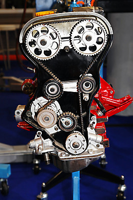 포토 JPG 해외이미지 자동차 사람없음 벨트 오픈 수리 치아 서비스 톱니바퀴 엔진 기어 모터 도르래 차고 해외202004 해외포토 잡화 육상교통 소화기관 파일형식 이미지허브