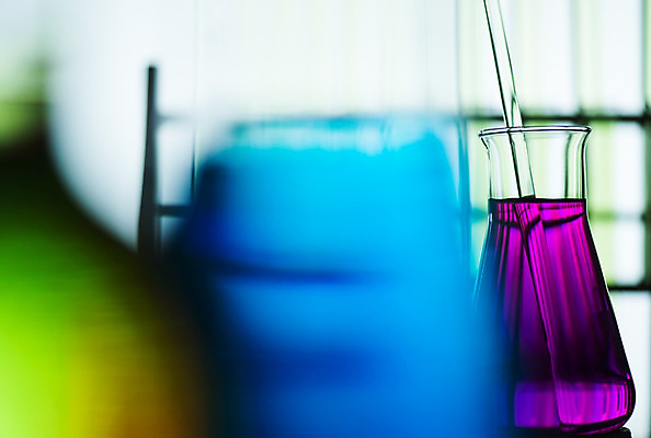 포토 JPG 해외이미지 과학 유리 병원 실험 사람없음 세로 파란색 사무실 약 반사 건강관리 장비 흰색 액체 실험실 컨테이너 가득함 플라스크 시험관 흰배경 비커 미생물 튜브 원뿔 발견 화학물질 해외202004 해외포토 도형 산업 컬러 백그라운드 비즈니스 의학 재질 생물 건강 실험기구 관리 화학 파일형식 이미지허브