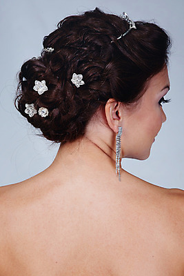 포토 JPG 해외이미지 백인 모델 1 라이프스타일 헤어스타일 응시 여자 행복 포즈 건강 한명 사람 성인 갈색 유행 흰색 가운 우아함 고립 천진난만 해외202004 해외포토 서양인 시선 옷 감정 컬러 컨셉 생활 파일형식 이미지허브