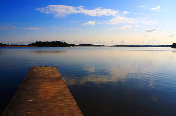 포토 JPG 해외이미지 나무 구름 호수 바다 여행 자연 하늘 휴가 따뜻함 스웨덴 풍경 사람없음 야외 초록색 물 파란색 빛 강 컬러풀 반사 우주 자유 가을 오픈 분위기 저녁 땅 방파제 내추럴 스칸디나비아 해외202004 해외포토 자연요소 식물 계절 공공시설 컬러 컨셉 북유럽 야간 생태계 파일형식 이미지허브