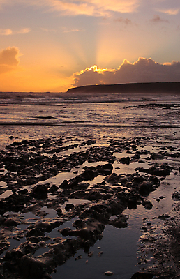포토 JPG 해외이미지 구름 바다 오렌지 자연 하늘 풍경 사람없음 물 파란색 빛 태양 일출 어둠 황혼 일몰 저녁 암초 코르크 아일랜드 해외202004 해외포토 자연요소 유럽 컬러 과일 노을 야간 생태계 파일형식 이미지허브