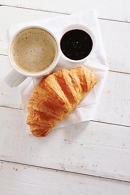 포토 JPG 해외이미지 커피 음식 빵 사람없음 식사 머그컵 아침식사 잼 굽기 대륙 프랑스어 페스츄리 해외202004 해외포토 문자 음료 컵 소스_음식 구이 파일형식 이미지허브