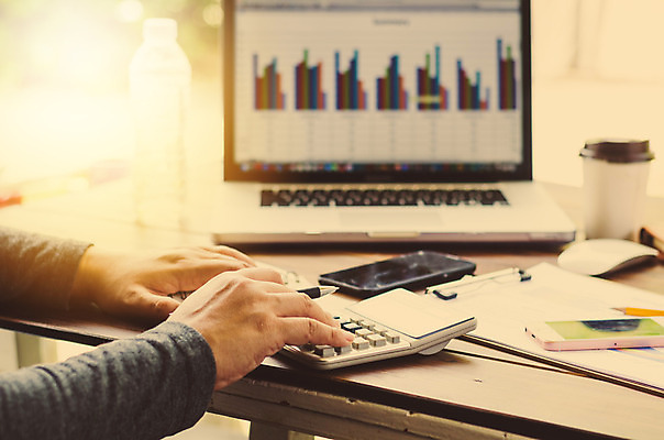 포토 JPG 해외이미지 직업 생각 인터넷 비즈니스 통신 통계 탁자 회의 모바일 협력 아이디어 대화 사람없음 스마트폰 컴퓨터 글로벌 사무실 디지털 공책 작업 비즈니스맨 비즈니스우먼 네트워크 그룹 계획 토론 디자이너 분석 오브젝트 회계 거짓 다락방 마케팅 세미나 프로젝트 목업 브레인스토밍 해외202004 해외포토 여자 남자 가구 컨셉 문구용품 말하기 경제 전자제품 핸드폰 스마트기기 직장인 파일형식 이미지허브