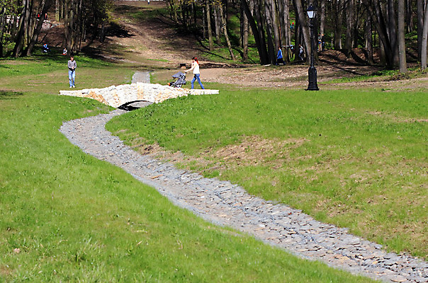 포토 JPG 해외이미지 공원 지구 사람 사람없음 초록색 산책 바위 등불 채널 해외202004 해외포토 공공시설 컬러 휴식 조명 돌_바위 파일형식 이미지허브
