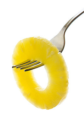 포토 JPG 해외이미지 음식 백그라운드 포크 과일 디저트 사람없음 흰색 반지 파인애플 통조림 고립 해외202004 해외포토 식기 컬러 장신구 열대과일 파일형식 이미지허브