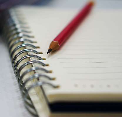 포토 JPG 해외이미지 종이 백그라운드 학교 탁자 사람없음 사무실 연필 쪽지 공책 공백 흰색 정상 책상 질감 문서 페이지 패드 해외202004 해외포토 교육 컬러 가구 비즈니스 문구용품 학용품 필기구 파일형식 이미지허브