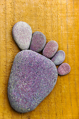 포토 JPG 해외이미지 백그라운드 모션 친절 선물 사랑 사람 사람없음 신체부위 조약돌 생일 목표 발자국 오솔길 유혹 심볼 사인 출발 발가락 내추럴 걸음마 선로 양발 처음 첫돌 페디큐어 해외202004 해외포토 기념일 감정 길 컨셉 자국 발 뷰티 돌_바위 파일형식 이미지허브