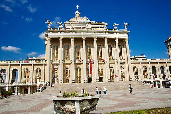 포토 JPG 해외이미지 구름 외관 유럽 종교 십자가 건축양식 하늘 엄마 사람없음 야외 건물 장식 파란색 빛 성당 교회 탑 맑음 종 바위 예수 재산 황금 성자 큼 집중 심볼 광택 타운 폴란드 천연기념물 교황 바실리카 보호구역 숭배 전국 화강암 해외202004 해외포토 자연요소 건축물 건축 나라 컬러 컨셉 가족 종교건축 날씨 금융 암석 돌_바위 도시 신_종교 크기 구역 파일형식 이미지허브
