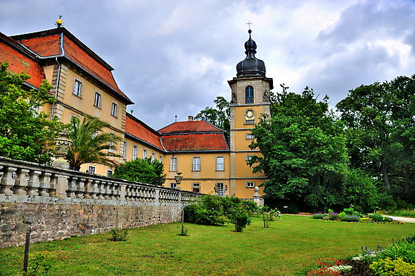 포토 JPG 해외이미지 나무 공원 꽃 건축양식 자연 독일 손바닥 사람없음 건물 초록색 파란색 노란색 궁전 역사 옛날 해외202004 해외포토 식물 건축물 손 공공시설 건축 유럽 컬러 고건축 생태계 파일형식 이미지허브