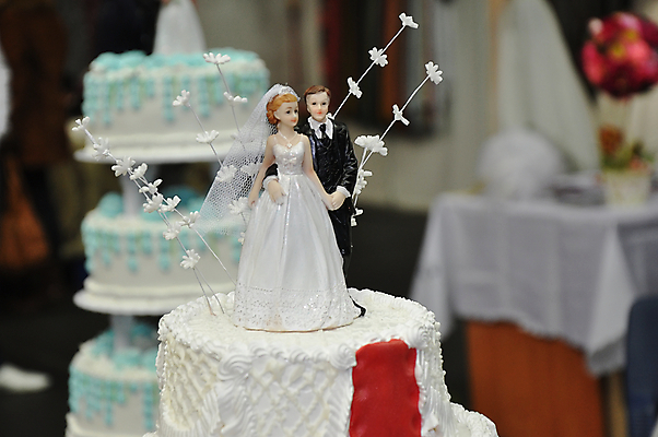 포토 JPG 해외이미지 전통 디자인 꽃 행복 음식 분홍색 결혼 꽃무늬 결혼식 디저트 기념 사랑 이벤트 사람없음 장식 장미 파티 케이크 흰색 축하 달콤 맛 설탕 먹기 크림 접수 프로스팅 해외202004 해외포토 식물 감정 컬러 컨셉 무늬 모션 제빵 파일형식 이미지허브