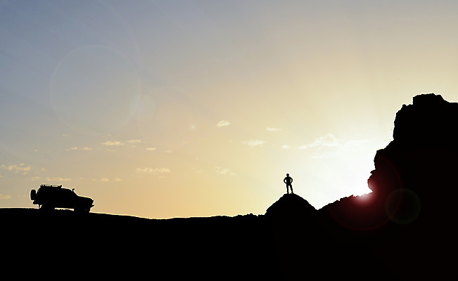 포토 JPG 해외이미지 행복 실루엣 스포츠 지도 자동차 성공 아침 산 사람없음 일출 산책 탐험 목표 정상 나침반 땅 모험가 긍정 지역 테라피 단계 산악지대 해외202004 해외포토 주간 감정 육상교통 컨셉 휴식 촬영기법 뷰티 노을 파일형식 이미지허브