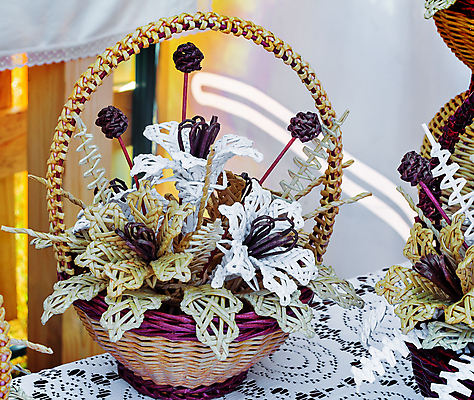 포토 JPG 해외이미지 전통 계절 꽃 자연 탁자 선물 사람없음 내부 장식 장난감 노란색 바구니 식탁보 시골 상품 작음 실크 기념품 밀짚 전국 해외202004 해외포토 식물 컬러 가구 직물 짚 크기 오브젝트 생태계 파일형식 이미지허브