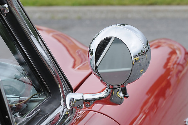 포토 JPG 해외이미지 여행 교통시설 자동차 자연 휴가 사람없음 야외 빨간색 반사 유행 금속 거울 운전 수확 흰색 역사 묘사 복고 옛날 회복 스타일 해외202004 해외포토 육상교통 컬러 교통 컨셉 농업 모션 재질 시설 생태계 파일형식 이미지허브