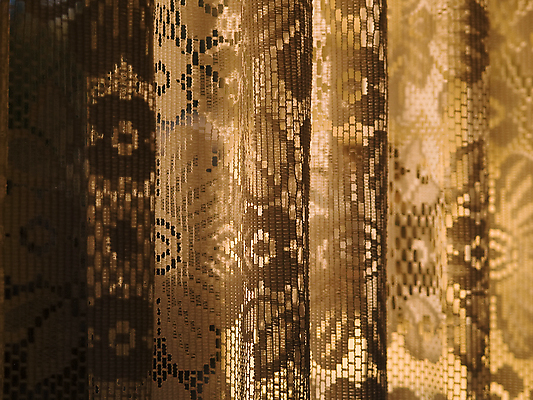 포토 JPG 해외이미지 디자인 건축양식 창문 주택 실내 사람없음 빛 햇빛 펼침 블라인드 커튼 화려 분위기 그늘 해외202004 해외포토 건축 컨셉 모션 내부 건물 태양 파일형식 이미지허브