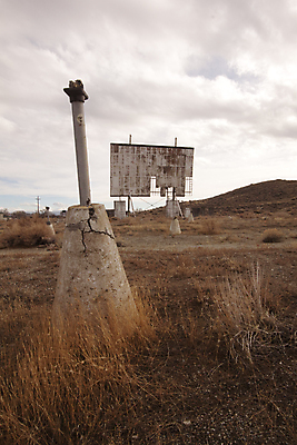 포토 JPG 해외이미지 나무 구름 벽 하늘 사람없음 가로 파란색 컬러풀 흰색 그룹 미끄럼틀 놀이터 버리기 미국문화 옛날 해외202004 해외포토 자연요소 식물 컬러 모션 놀이 놀이기구 서양문화 파일형식 이미지허브