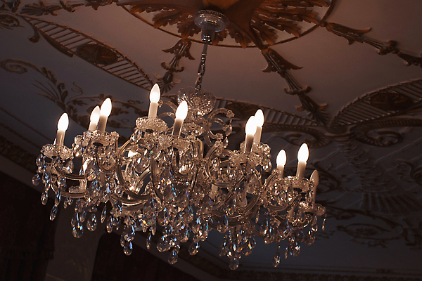 포토 JPG 해외이미지 조명 실내 사람없음 화려 고급 우아함 크리스탈 천장 샹들리에 해외202004 해외포토 컨셉 내부 광석 파일형식 이미지허브