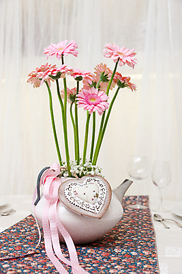 포토 JPG 해외이미지 접시 디자인 꽃 가구 탁자 실내 사람없음 내부 장식 고급 닫기 오브젝트 스타일 해외202004 해외포토 식물 식기 생활용품 컨셉 모션 파일형식 이미지허브