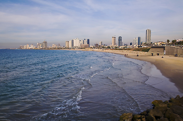 포토 JPG 해외이미지 바다 하늘 항해 풍경 사람없음 물 빛 도시 만 지중해 장면 스카이라인 이스라엘 해외202004 해외포토 자연요소 배_교통 서아시아 파일형식 이미지허브