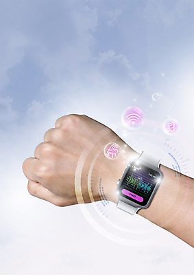 PSD 구름 편집 편집이미지 손 하늘 스마트라이프 한명 스마트 손목시계 스마트워치 이미지편집 자연요소 1 라이프스타일 시계 컨셉 장신구 사람 신체부위 스마트기기 웨어러블 파일형식