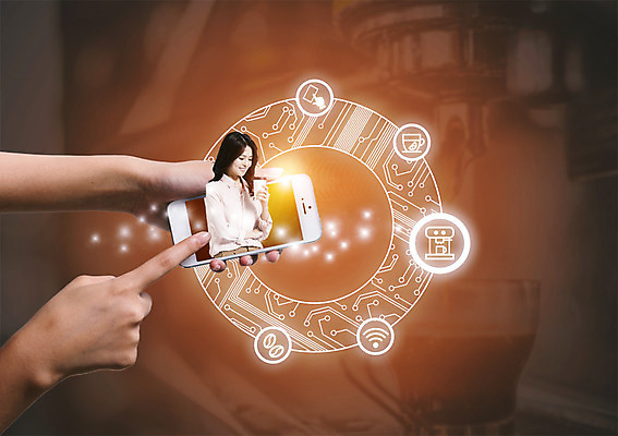 PSD 편집 편집이미지 손 여자 커피 티타임 스마트라이프 상반신 20대 성인 두명 신체부위 스마트폰 터치 한국인 스마트 손하트 이미지편집 라이프스타일 음료 컨셉 휴식 사람 동양인 손짓 청년 핸드폰 스마트기기 파일형식