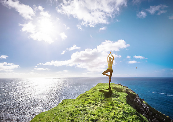 PSD 구름 편집 편집이미지 여자 바다 요가 하늘 한명 서기 성인 뒷모습 운동 절벽 요가자세 합장 이미지편집 자연요소 1 웰빙 뷰포인트 포즈 모션 건강 사람 손짓 파일형식