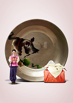 PSD 편집 편집이미지 접시 남자 한식 캘리그라피 한명 서기 성인 30대 한국인 보자기 한복 이미지편집 1 한국전통 식기 음식 모션 사람 동양인 장년 전통의상 파일형식 천_직물