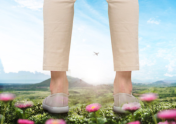 PSD 구름 편집 편집이미지 남자 꽃 하늘 한명 뒷모습 햇빛 환경 다리 스니커즈 이미지편집 자연요소 식물 1 뷰포인트 운동화 사람 신체부위 태양 파일형식