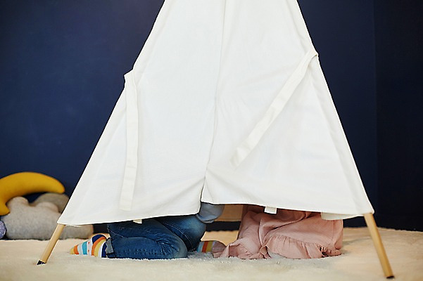 포토 JPG 여자 남자 어린이 실내 남매 텐트 앉기 두명 앞모습 한국인 하반신 숨기 어린이만 국내포토 뷰포인트 가족 모션 캠핑도구 사람 동양인 내부 파일형식