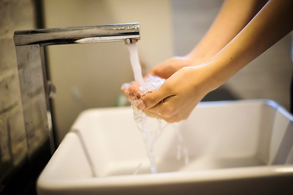 포토 JPG 우먼라이프 손 여자 실내 한명 20대 성인 옆모습 신체부위 한국인 세면대 손씻기 위생관리 성인여자한명만 코로나바이러스 국내포토 1 라이프스타일 뷰포인트 관리 사람 동양인 청년 내부 바이러스 씻기 여자한명만 성인여자만 파일형식