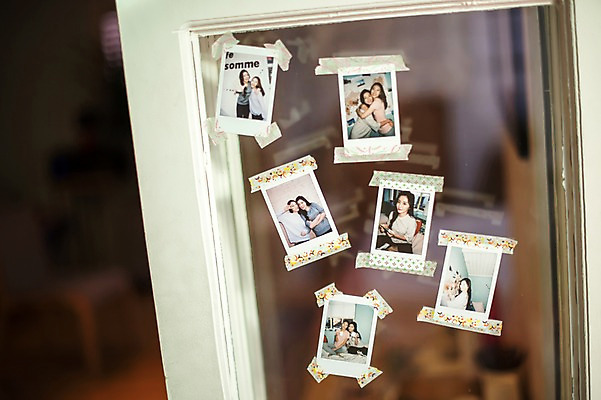 포토 JPG 우먼라이프 여자 창문 실내 여러명 20대 성인 친구 우정 한국인 추억 폴라로이드사진 기념사진 국내포토 라이프스타일 다수 컨셉 관계 사람 동양인 청년 내부 폴라로이드 파일형식