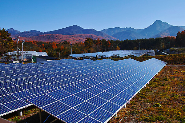 포토 JPG 주간 단풍 자연 하늘 산 풍경 사람없음 야외 가을 태양에너지 집열판 국내포토 자연요소 계절 잎 그린에너지 생태계 파일형식