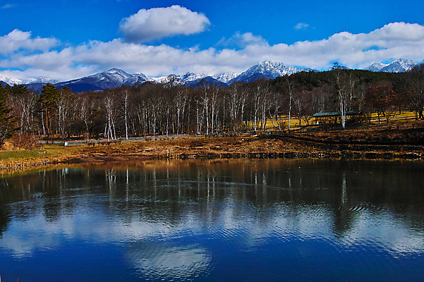 포토 JPG 주간 나무 구름 호수 자연 하늘 산 물그림자 풍경 사람없음 야외 만년설 국내포토 자연요소 식물 그림자 생태계 파일형식
