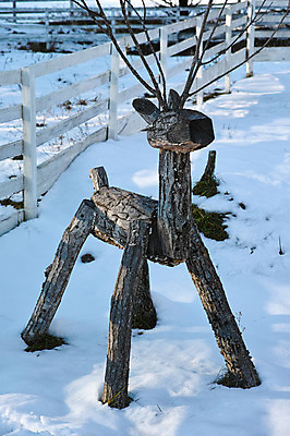 포토 JPG 주간 나무 겨울 사람없음 야외 울타리 눈 말_동물 목각인형 국내포토 자연요소 식물 계절 인형 포유류 날씨 담장 파일형식