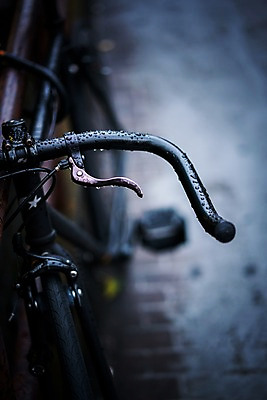 포토 JPG 주간 거리풍경 사람없음 야외 아웃포커스 자전거 물방울 자전거주차 국내포토 자연요소 거리 촬영기법 풍경 바이크 주차 파일형식