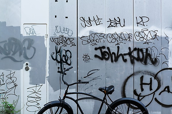 포토 JPG 주간 거리풍경 사람없음 야외 자전거 그래피티 국내포토 자연요소 거리 풍경 바이크 낙서 그림 파일형식