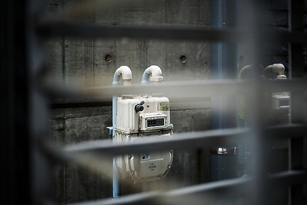 포토 JPG 주간 벽 거리풍경 사람없음 야외 아웃포커스 창살 계량기 국내포토 자연요소 거리 촬영기법 풍경 파일형식