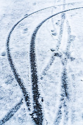 포토 JPG 주간 백그라운드 겨울 사람없음 야외 눈 바퀴자국 국내포토 자연요소 계절 자국 날씨 파일형식