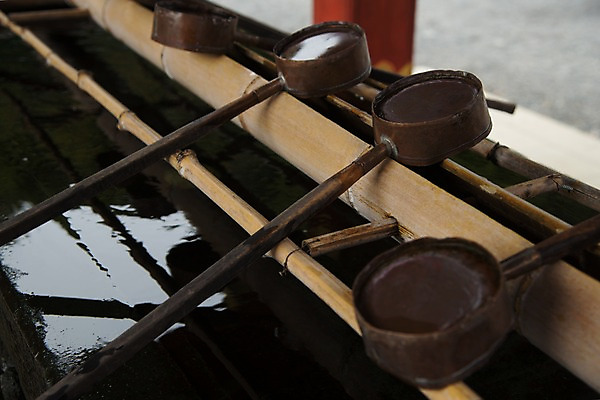 포토 JPG 주간 일본문화 사람없음 야외 물 일본 사찰 일본전통 바가지 국내포토 자연요소 동양문화 전통 아시아 외국문화 종교건축 파일형식