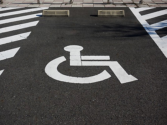 포토 JPG 주간 사람없음 야외 주차장 장애인전용 전용주차장 주차장표시 국내포토 자연요소 표시 파일형식