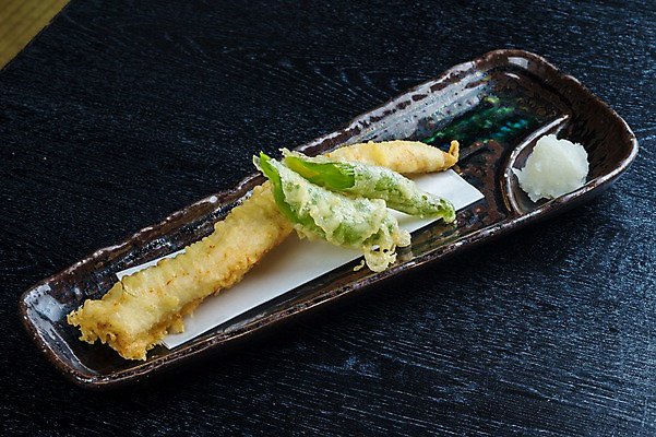 포토 JPG 접시 음식 실내 근접촬영 사람없음 튀김 덴푸라 붕장어 일본음식 국내포토 식기 뷰포인트 내부 장어 파일형식