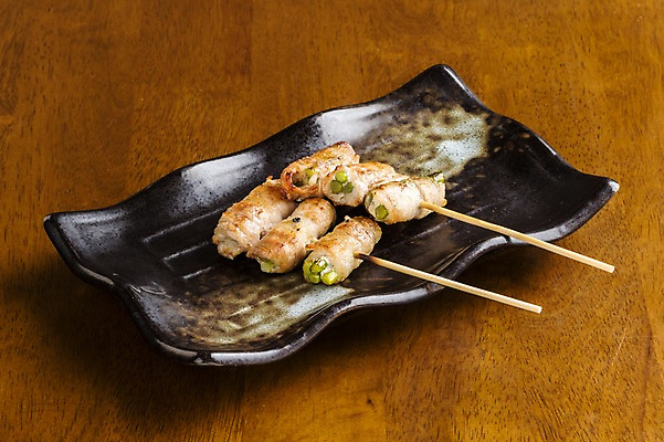 포토 JPG 음식 실내 근접촬영 사람없음 꼬치 아스파라거스 돼지고기말이 일본음식 국내포토 뷰포인트 채소 내부 파일형식