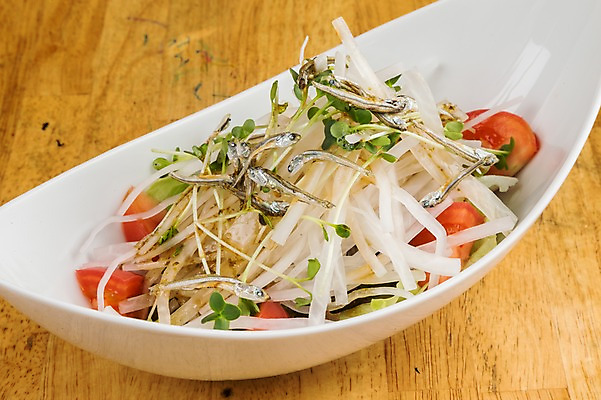 포토 JPG 음식 실내 근접촬영 사람없음 샐러드 무 멸치 무채 일본음식 국내포토 뷰포인트 뿌리채소 어류 내부 파일형식