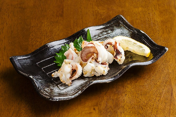 포토 JPG 접시 음식 실내 근접촬영 사람없음 구이 오징어다리 일본음식 국내포토 식기 뷰포인트 내부 오징어 파일형식