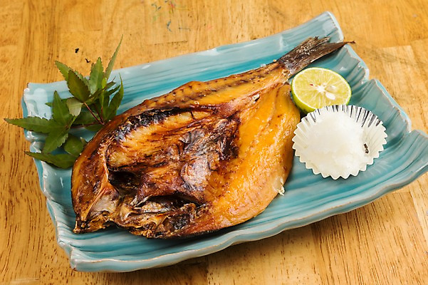 포토 JPG 접시 음식 실내 근접촬영 사람없음 생선구이 일본음식 임연수어 국내포토 식기 뷰포인트 어류 내부 구이 생선요리 파일형식