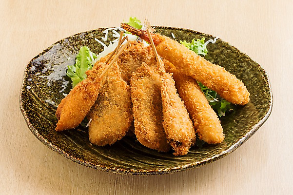 포토 JPG 접시 음식 실내 돼지고기 근접촬영 사람없음 튀김 꼬치 새우튀김 일본음식 국내포토 식기 뷰포인트 새우 육류 내부 파일형식