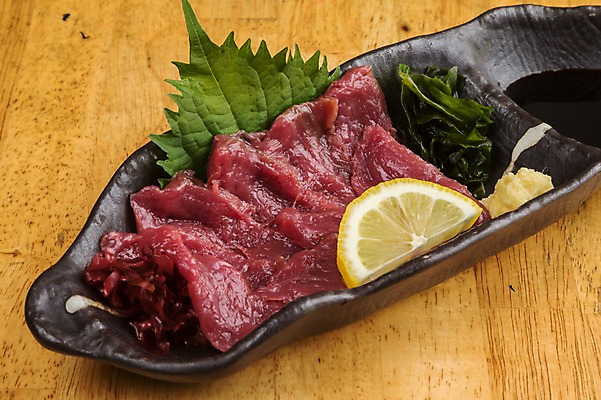 포토 JPG 접시 음식 실내 생고기 근접촬영 사람없음 육회 일본음식 국내포토 식기 뷰포인트 육류 내부 파일형식