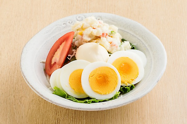 포토 JPG 음식 실내 근접촬영 사람없음 계란 감자샐러드 일본음식 국내포토 뷰포인트 내부 알 샐러드 파일형식