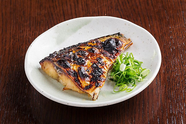 포토 JPG 접시 음식 실내 근접촬영 사람없음 생선구이 고등어구이 일본음식 국내포토 식기 뷰포인트 내부 구이 생선요리 파일형식